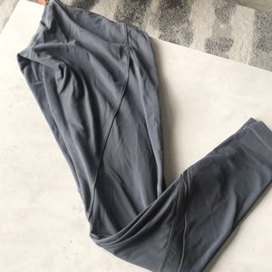 Lululemon yoga pants